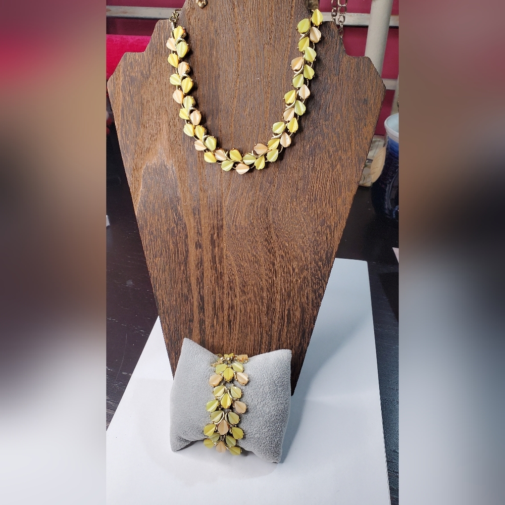 Star vintage 6.5" bracelet and 13"-17" necklace yellow orange thermoset goldtone